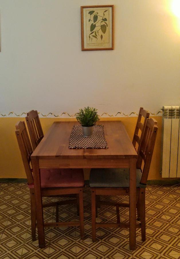 Apartamentos Saltarel-Lo Бесалу Екстер'єр фото